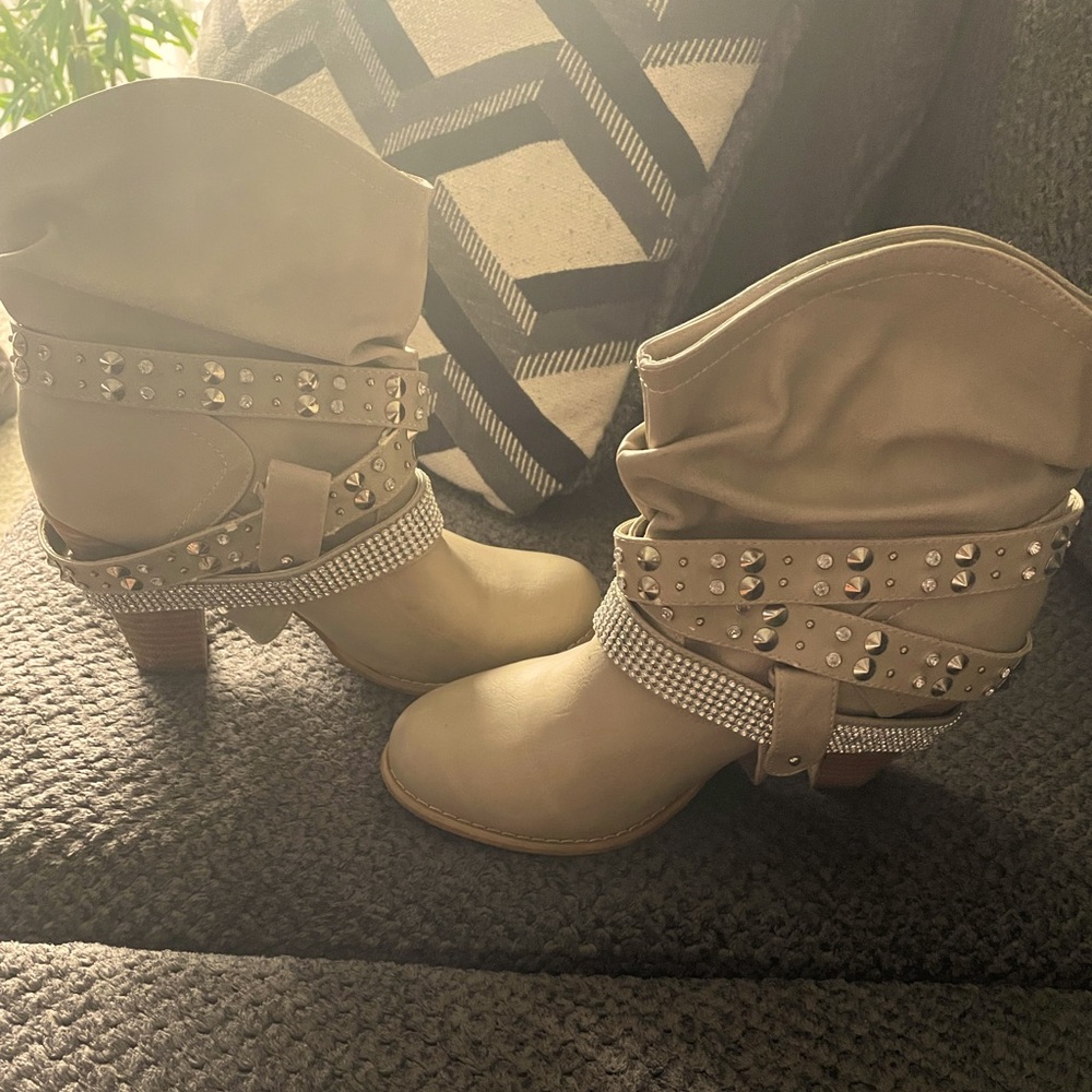 Women’s size 10 cowboy boots